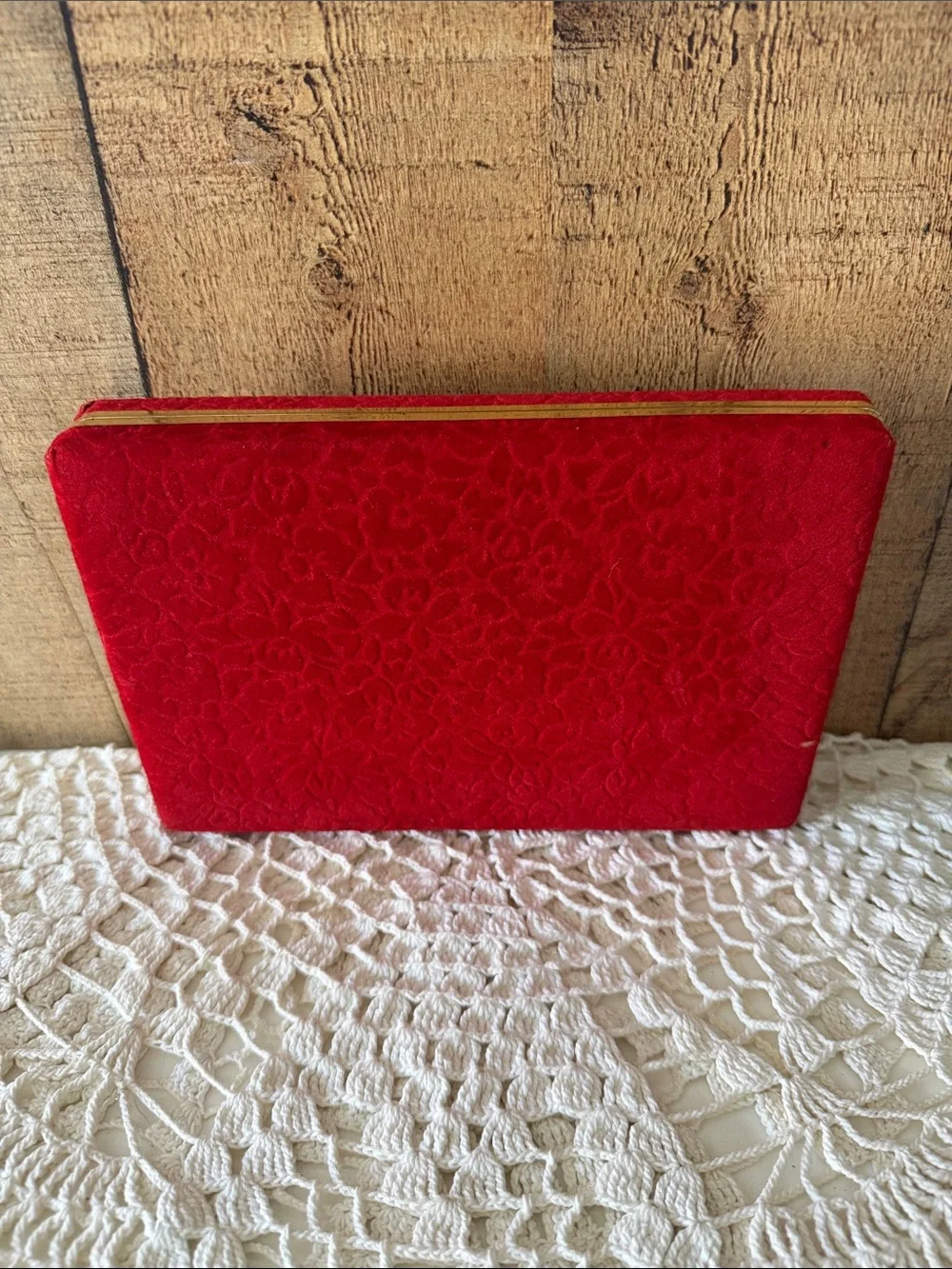 VTG red velvet jewelry box/travel case with gold-tone trim with clip on earrings